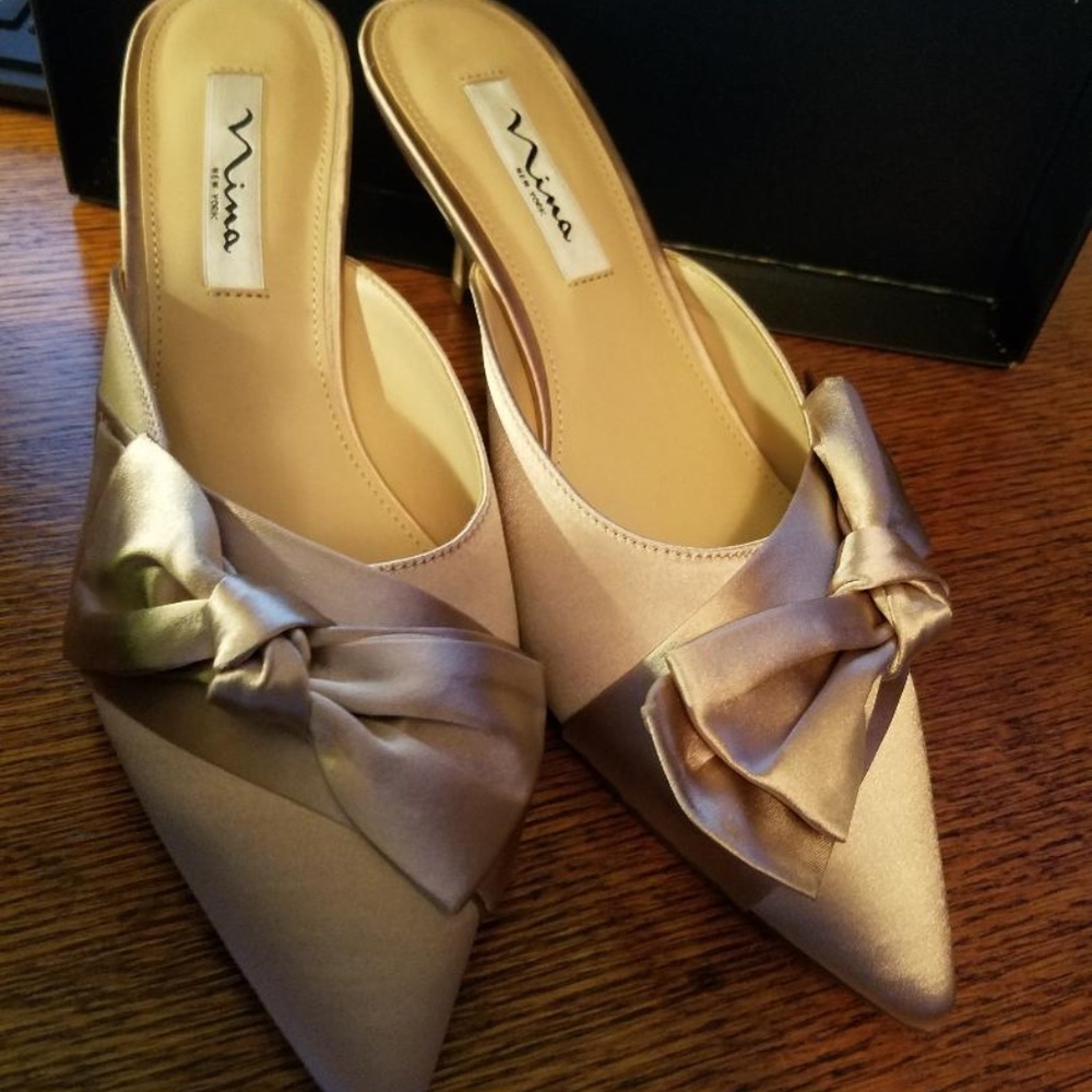 NINA TIMARA  CHAMPAGNE SATIN BOW DRESS MULES